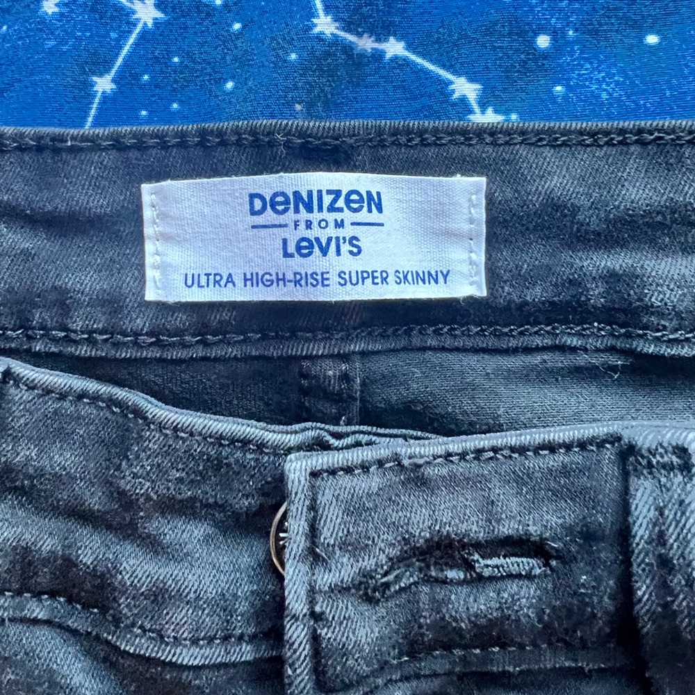 ✨Host Pick!✨ LEVI'S Denizen Ultra High Rise Super Skinny Black Jeans - Picture 3 of 5